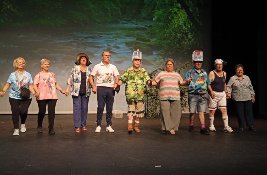  Valdepeñas conmemora el Día Internacional de las Personas de Edad con teatro, un desfile de moda y un reconocimiento a María Sánchez Díaz